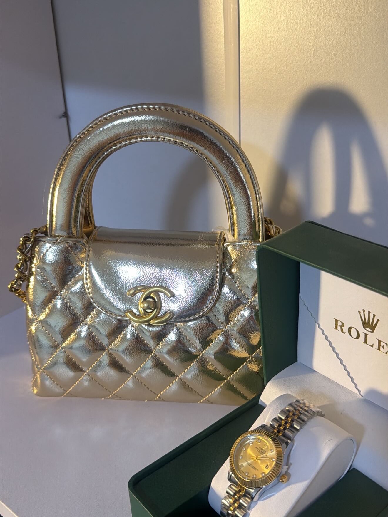 Chanel – شنطة يد مبطنة فضية