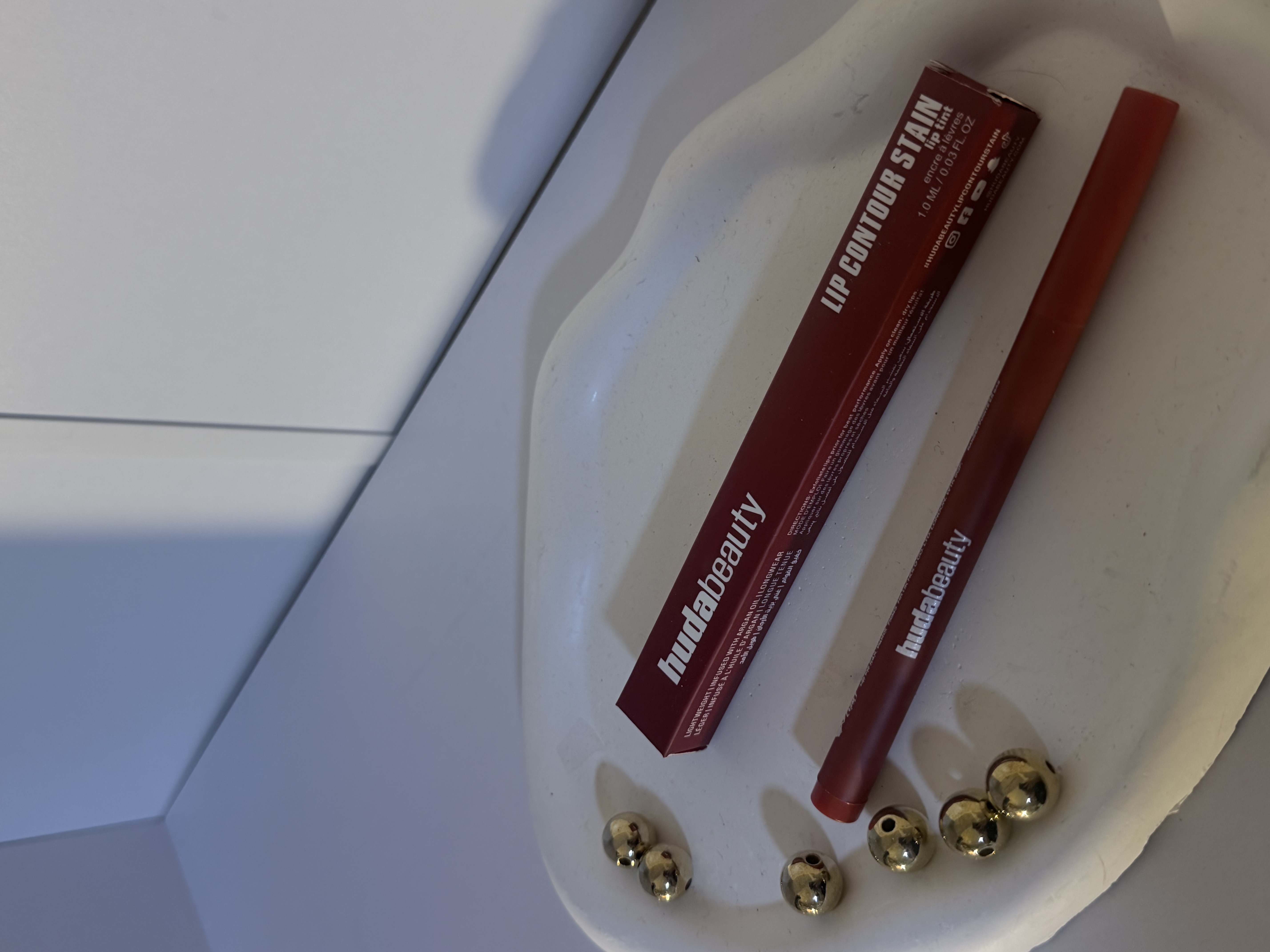 Hide lip liner 6