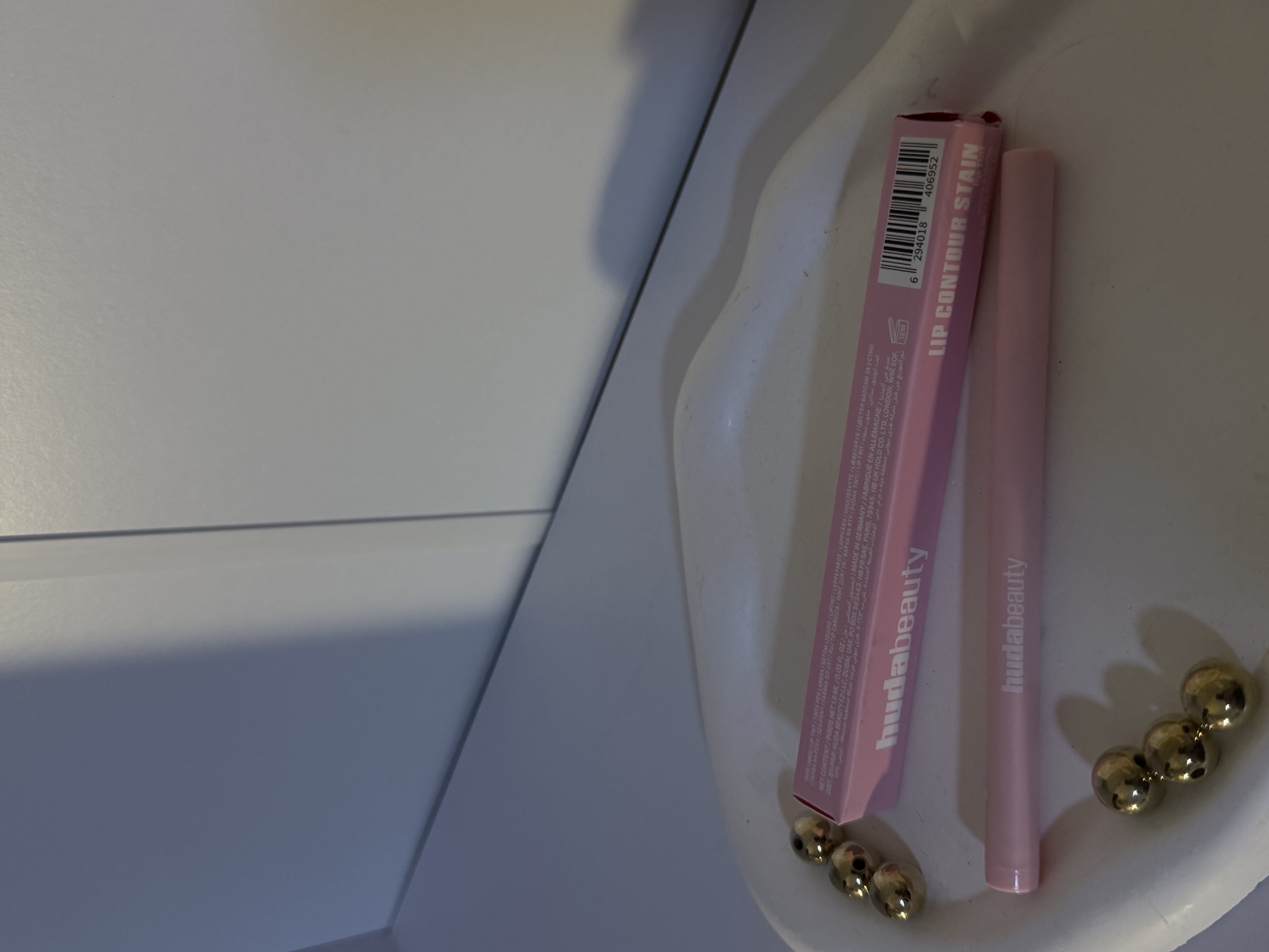 Hide lip liner 4