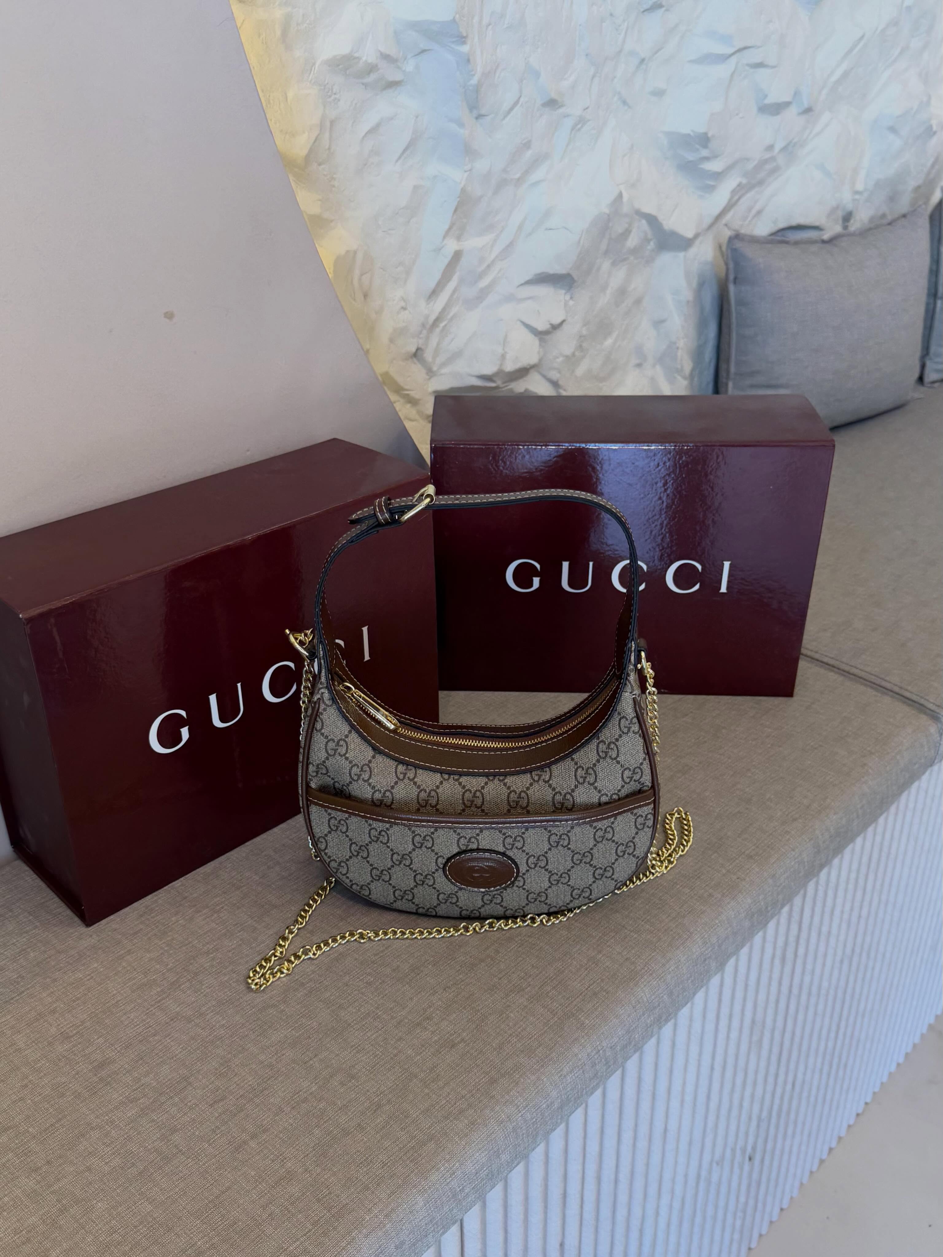Gucci – شنطة كتف كلاسيكية بنقشة GG